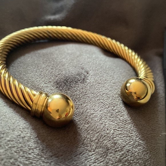 ⭐️24 carat gold plated fashion twisted  open bangle bracelet - Picture 3 of 11